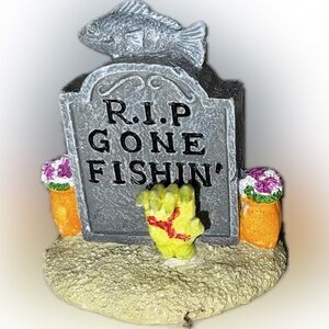 🍄Tombstone Aquarium Decor “RIP Gone Fishin’” Flowers Hand Fish Halloween Fall